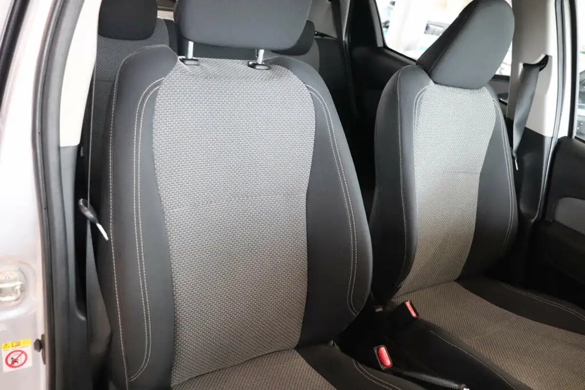 2015-toyota-yaris-15-vvt-i-sport-hybrid-big-21
