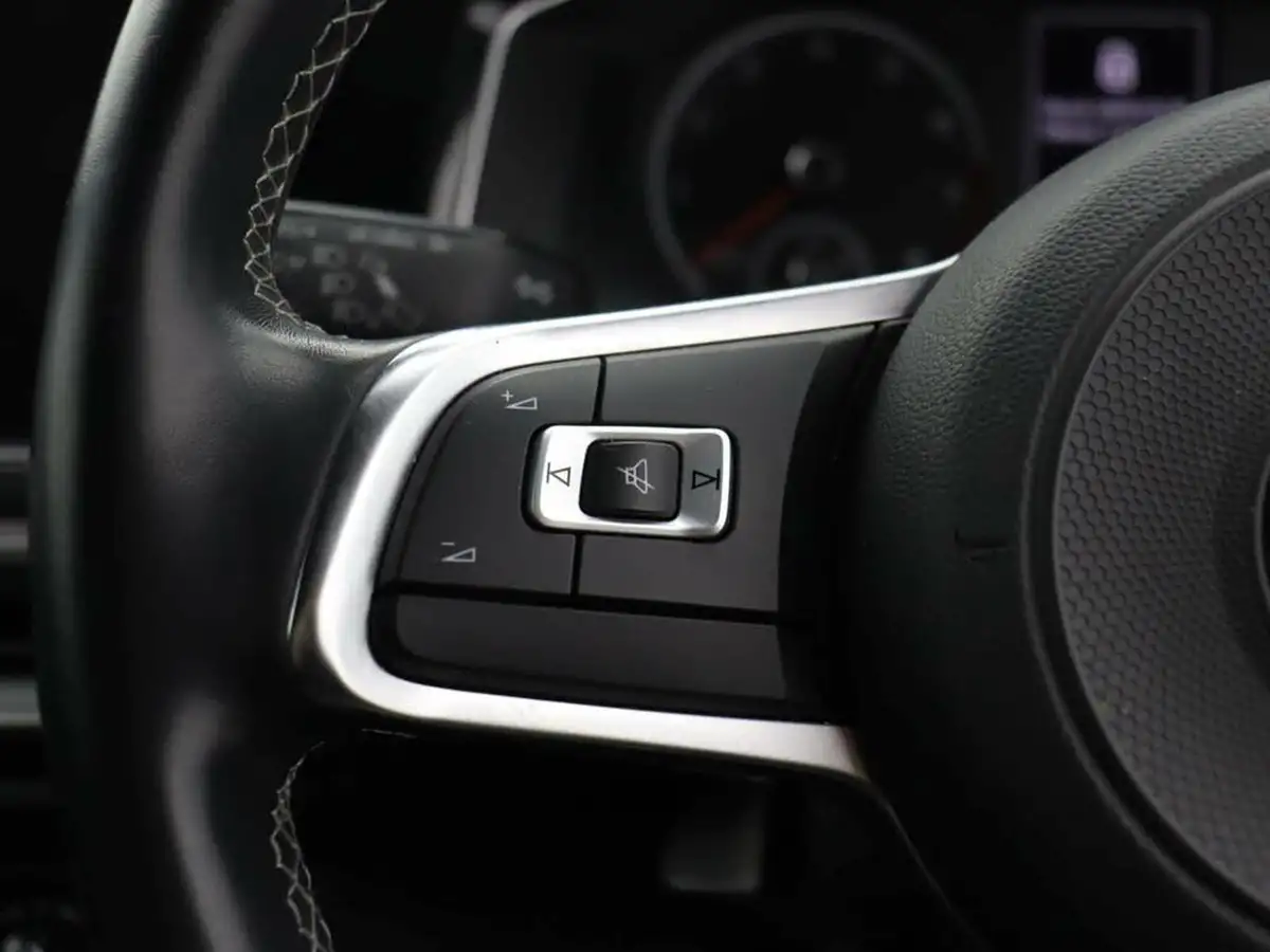 2018-volkswagen-polo-10-tsi-r-line-115ps-5d-big-30