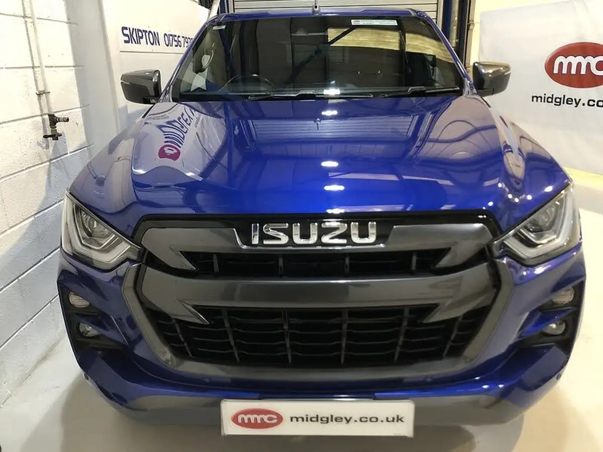 2023-isuzu-d-max-19td-v-cross-big-1