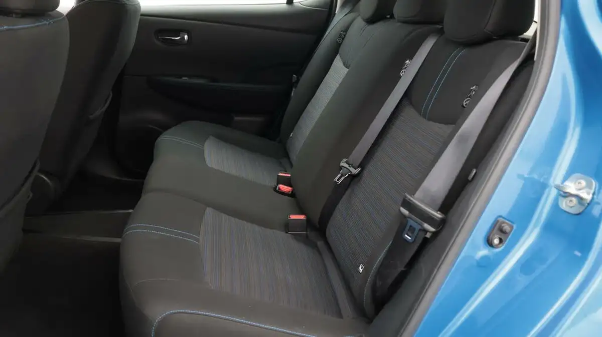 2021-nissan-leaf-e-acenta-big-16