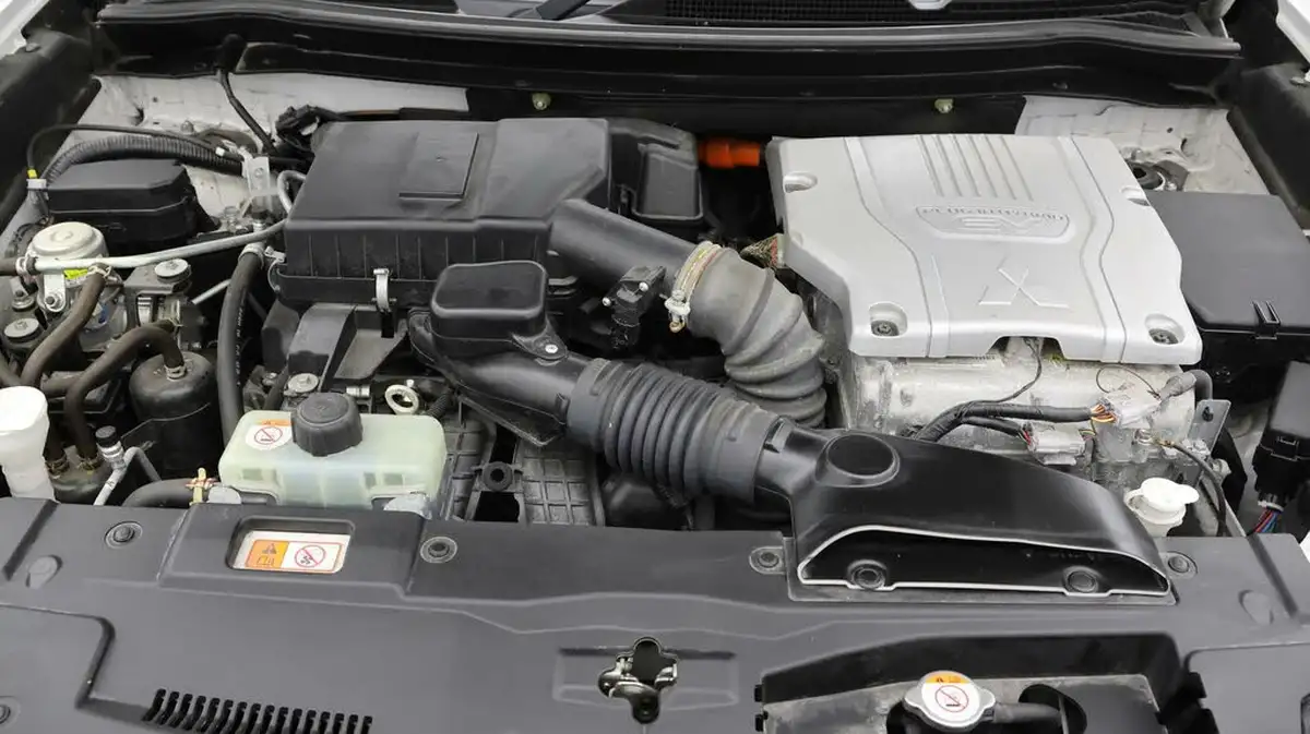 2017-mitsubishi-outlander-20-4h-phev-big-19