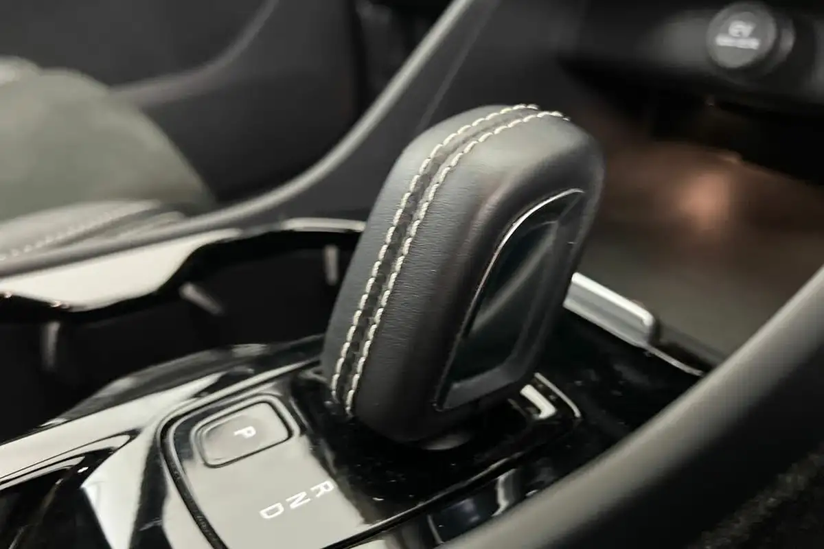 2020-volvo-xc40-15-t3-r-design-geartronic-big-12