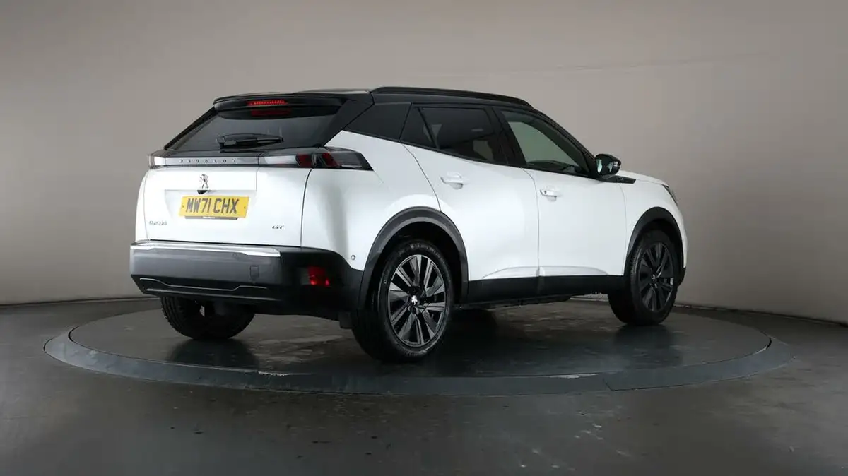 2021-peugeot-2008-suv-e-gt-premium-50kwh-big-58