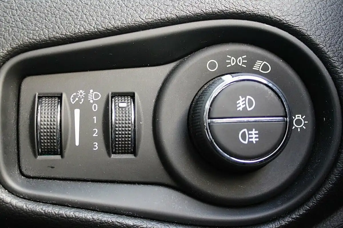 2021-jeep-renegade-10-gse-longitude-big-43