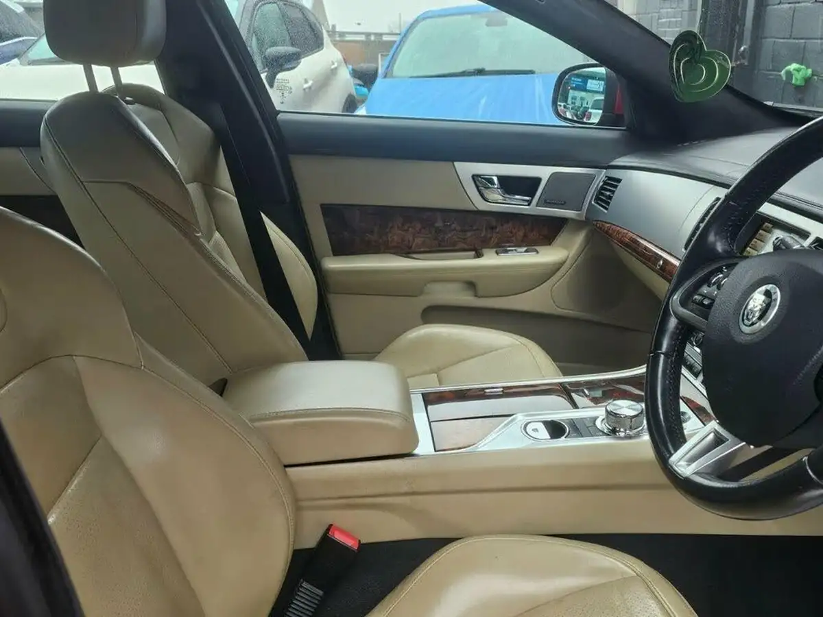 2013-jaguar-xf-30td-s-premium-luxury-ss-saloon-4d-auto-big-1