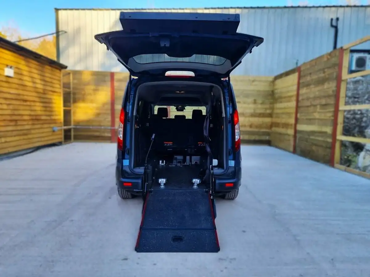 2019-ford-grand-tourneo-connect-15-zetec-100ps-1498cc-powershift-big-2