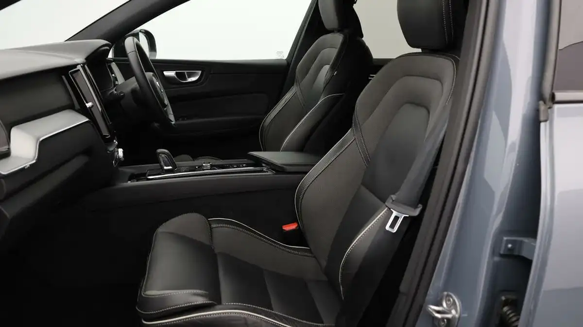 2021-volvo-xc60-20td-b4-r-design-awd-big-13