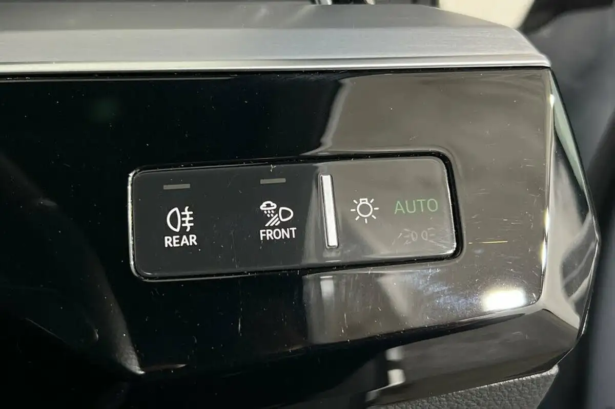 2021-audi-e-tron-50e-s-line-station-wagon-big-35