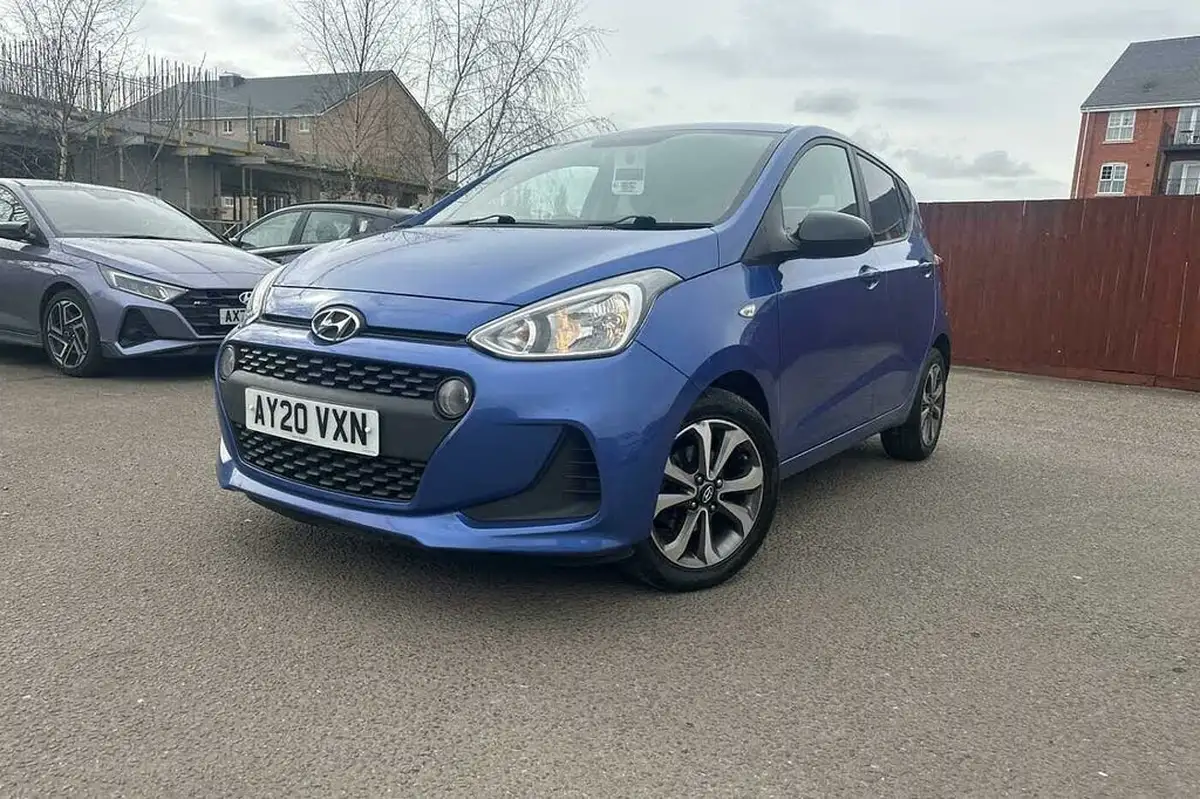 2020-hyundai-i10-10-play-big-11