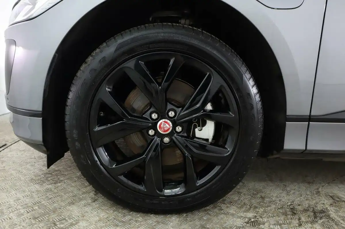 2021-jaguar-i-pace-ev400-black-big-16