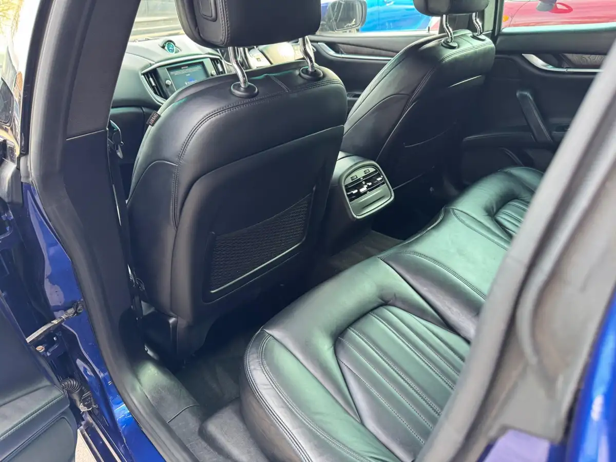 2014-maserati-ghibli-30td-big-43