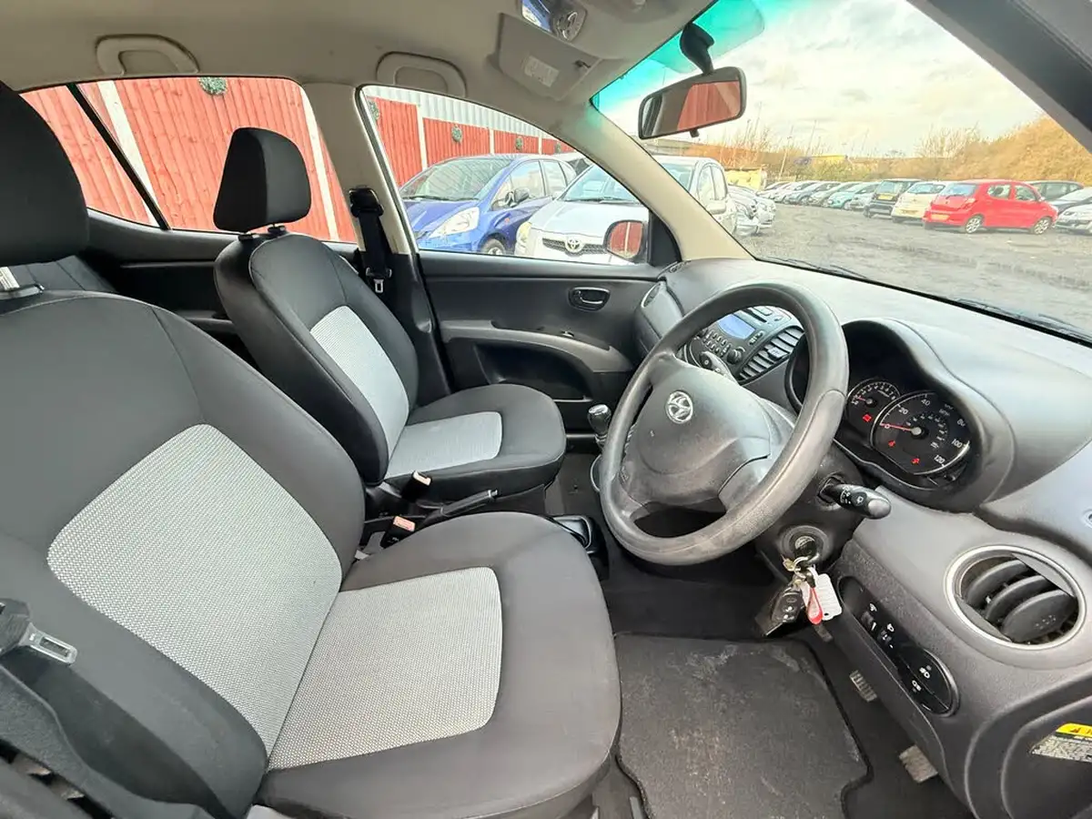 2011-hyundai-i10-12-active-big-16