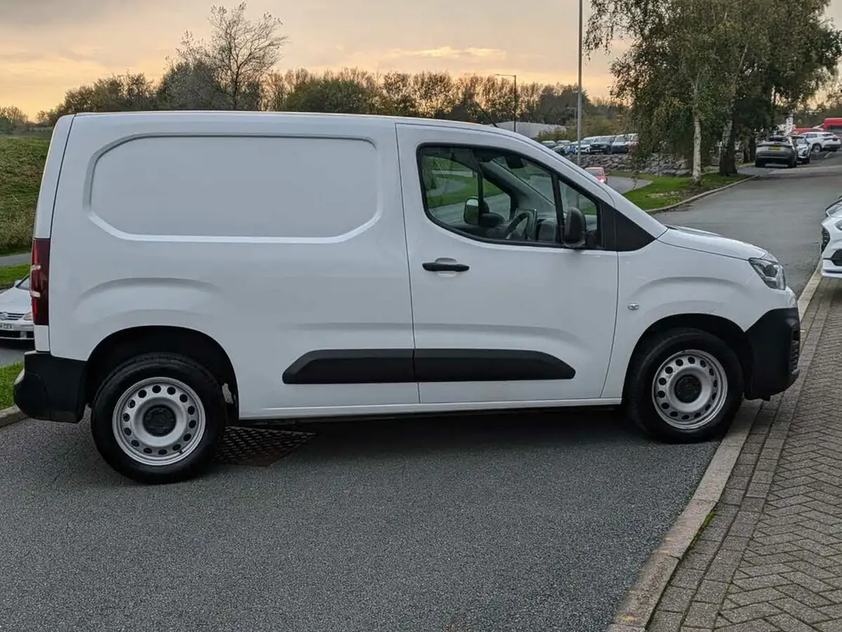 2023-citroen-berlingo-15-bluehdi-1000-enterprise-edition-100pseu6d-big-7