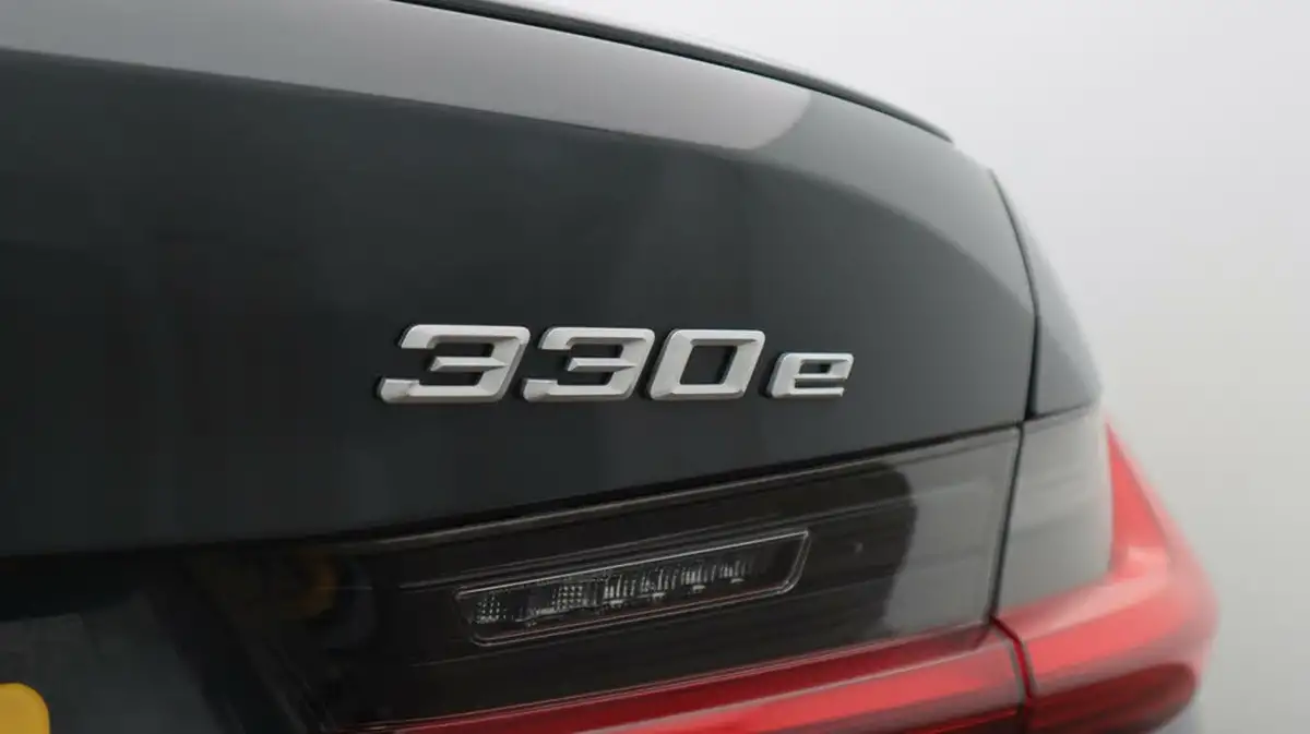 2023-bmw-3-series-20-330e-m-sport-saloon-4d-big-21