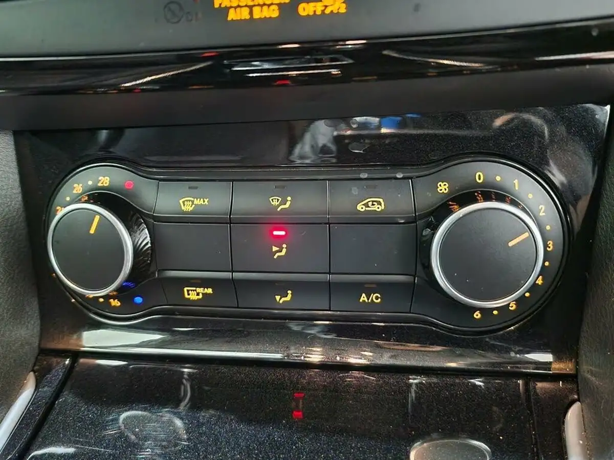 2019-infiniti-q30-22d-sport-big-48