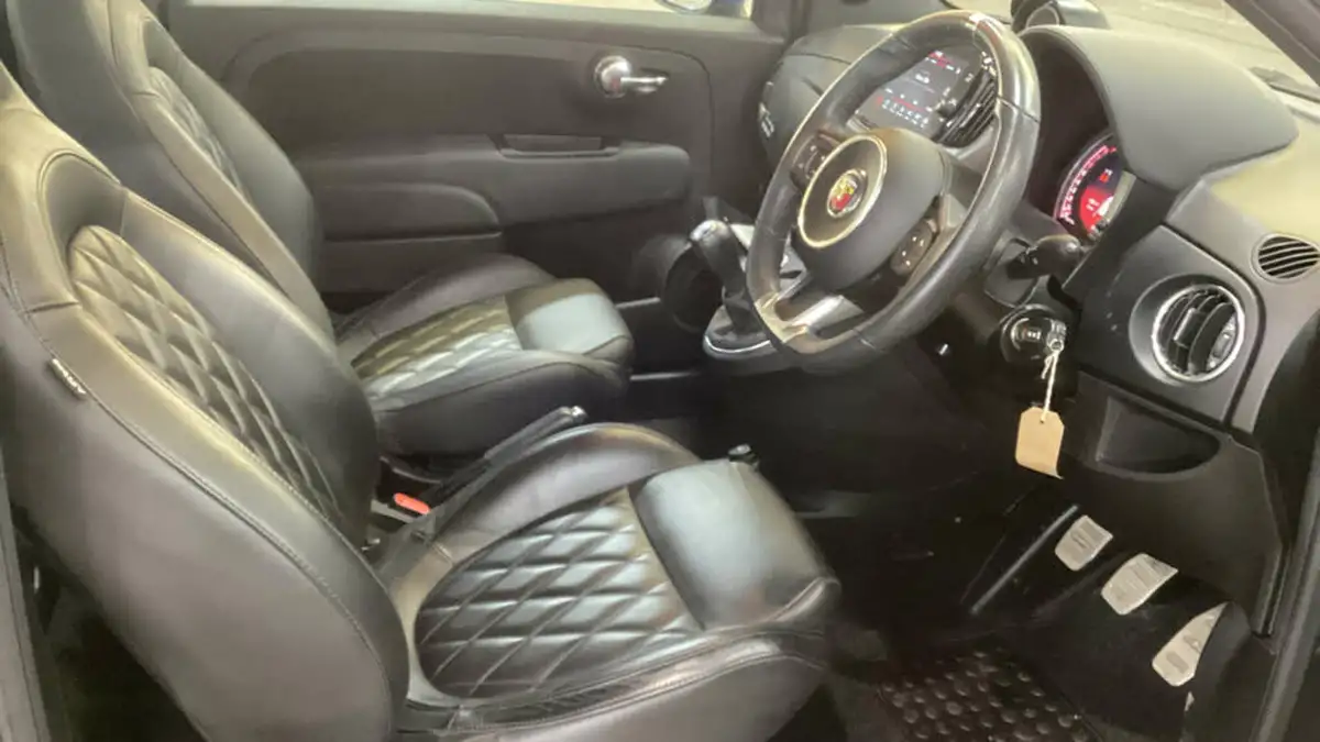 2021-abarth-595-14-tjet-f-big-10