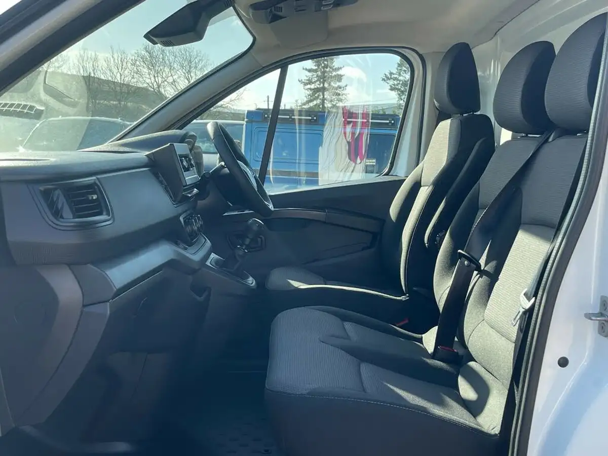 2022-renault-trafic-20dci-sl28-130-business-big-15
