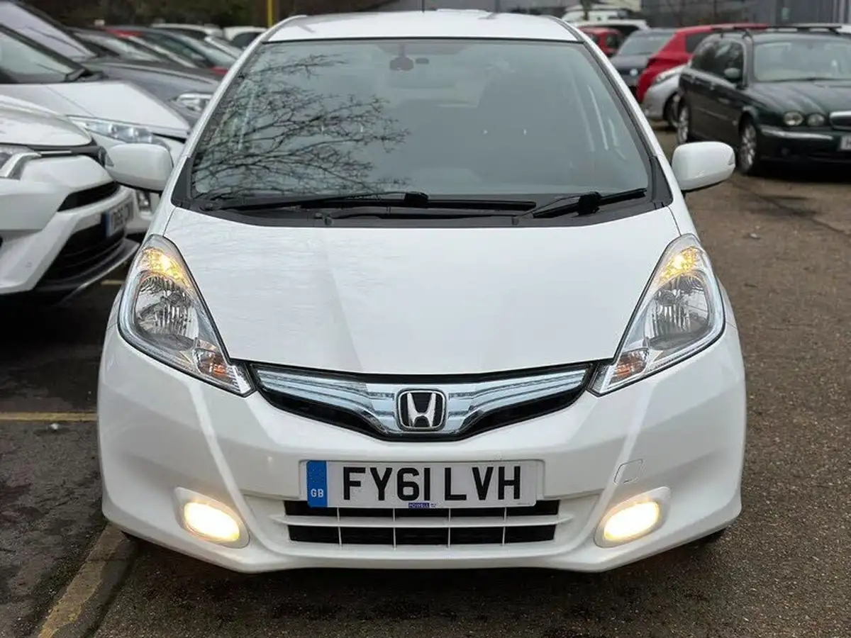 2011-honda-jazz-13-hs-big-2