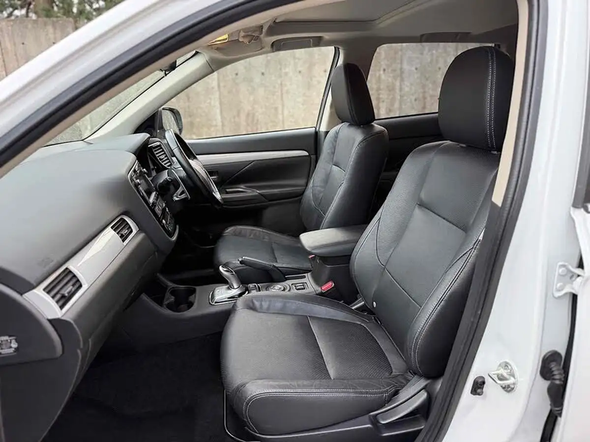 2014-mitsubishi-outlander-20-gx4h-big-23