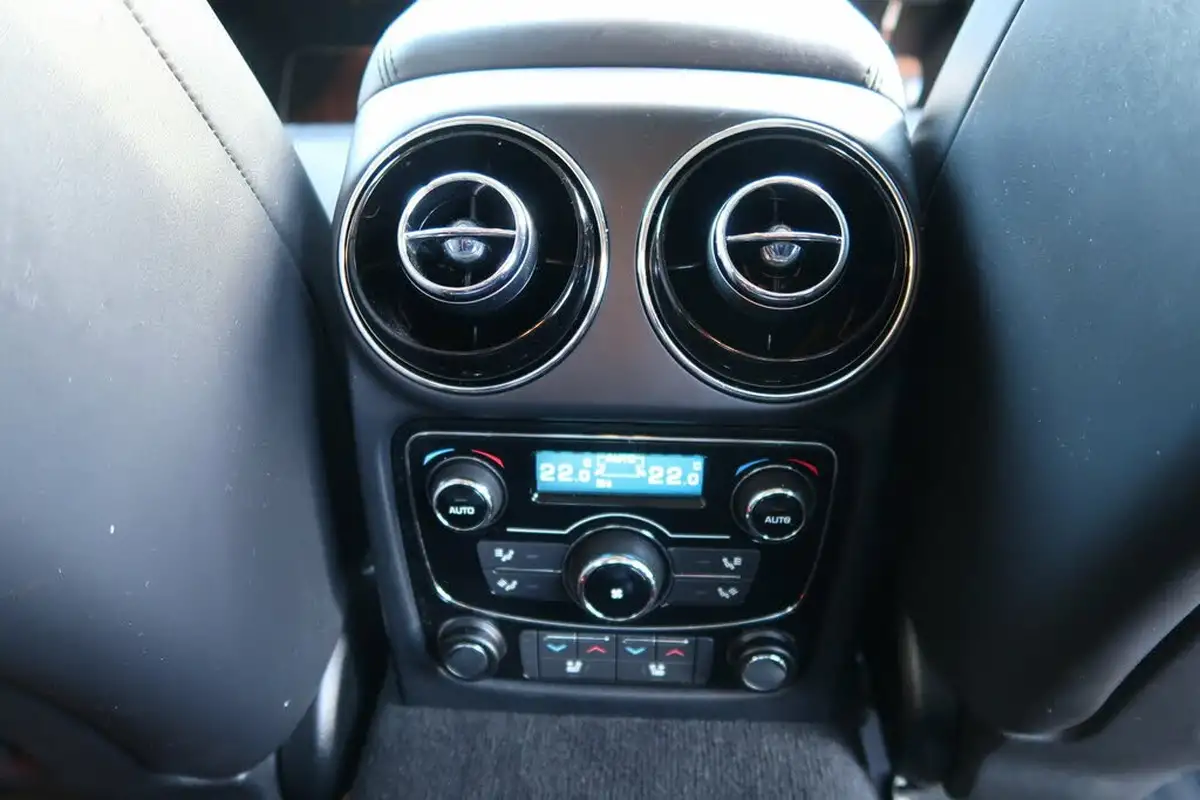 2015-jaguar-xj-series-30td-xj-portfolio-lwb-auto-big-45