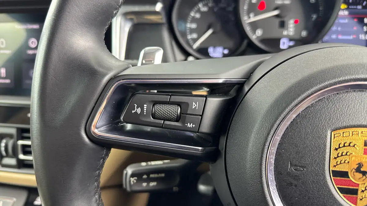 2022-porsche-macan-20-big-18