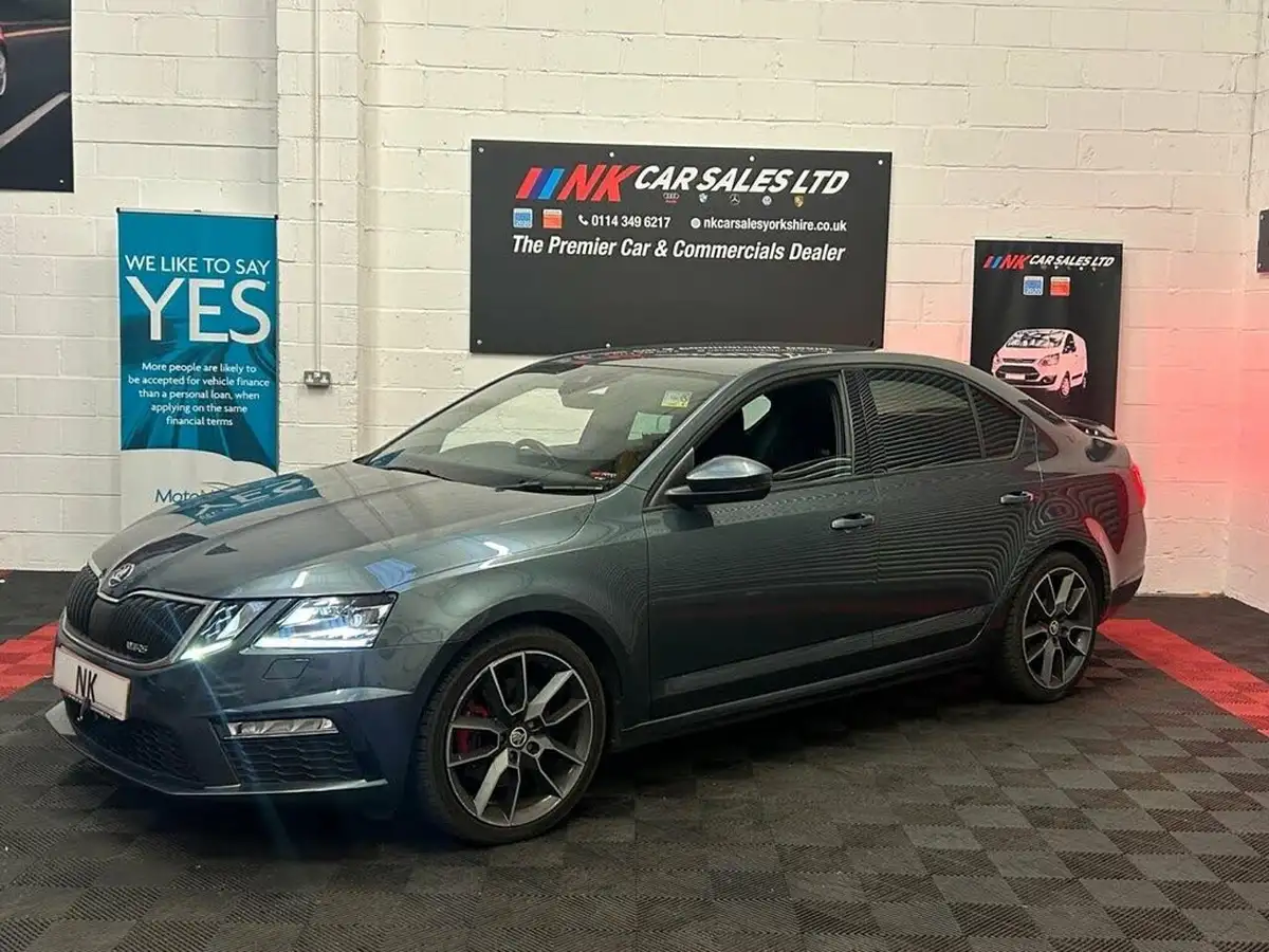 2017-skoda-octavia-20tdi-vrs-hatchback-dsg-big-15