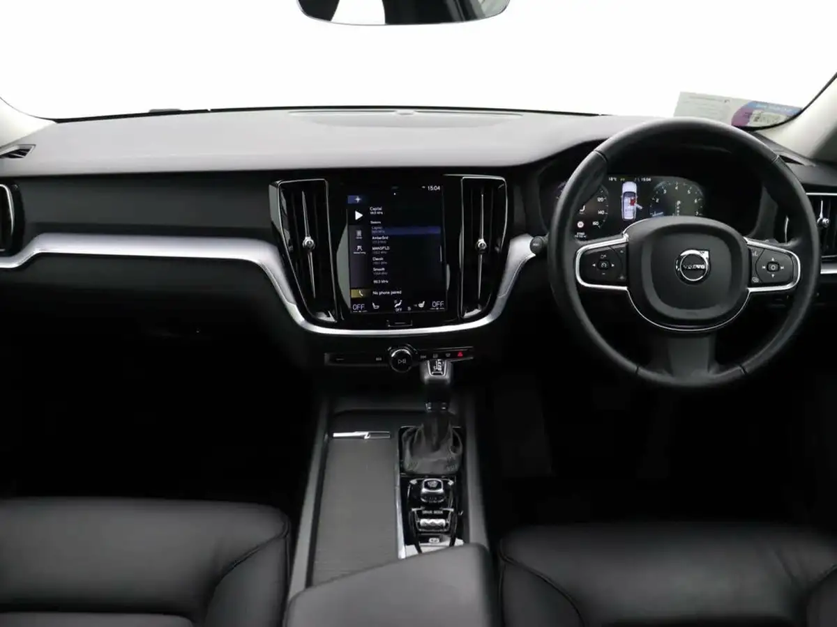 2020-volvo-v60-20-t4-momentum-plus-big-20