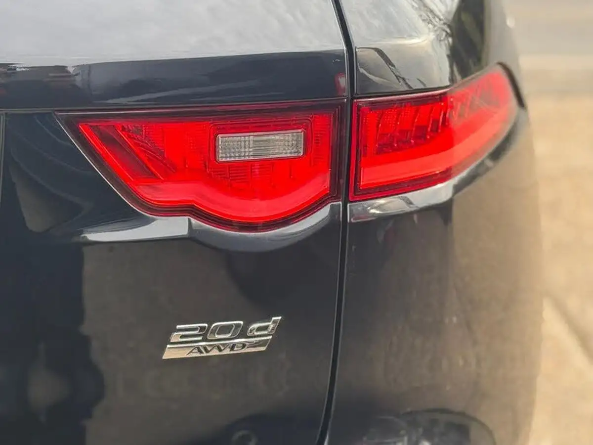 2019-jaguar-f-pace-20-i4d-chequered-flag-180ps-big-36