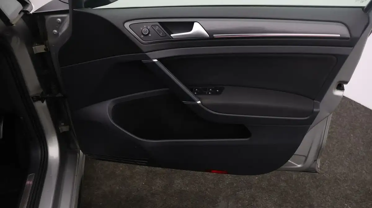 2019-volkswagen-golf-20-tsi-gti-performance-5d-big-14