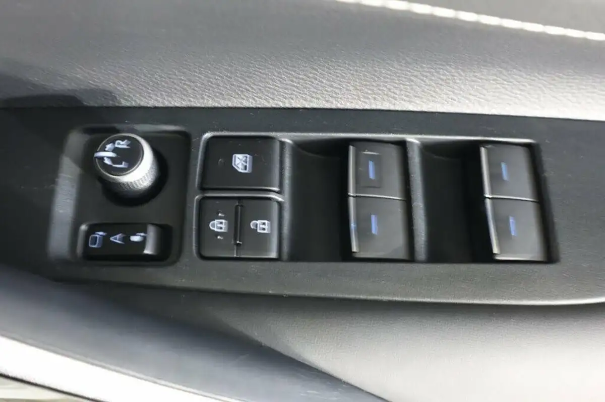 2021-toyota-corolla-18-vvt-i-design-spare-wheel-hatchback-5d-big-31