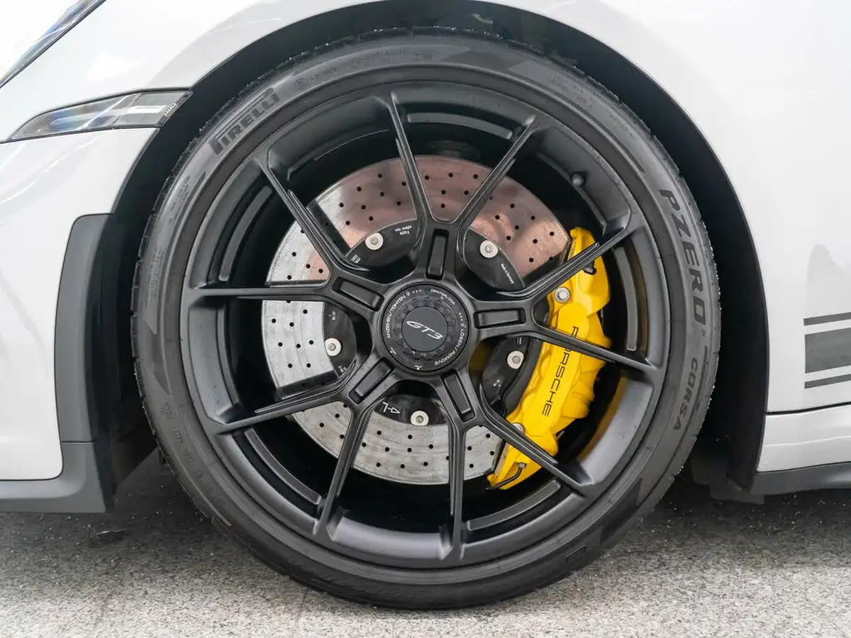 2022-porsche-911-40-gt3-rwd-big-17