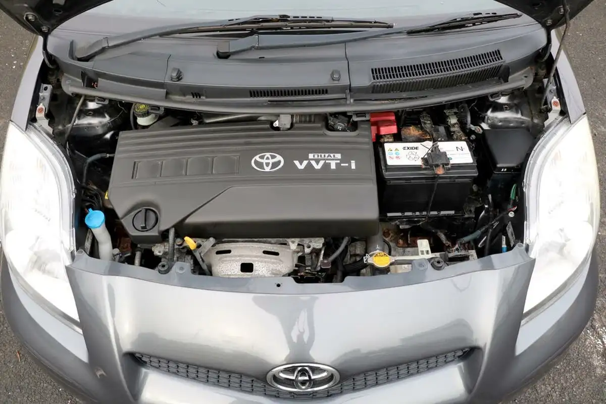 2009-toyota-yaris-133-tr-5d-big-15