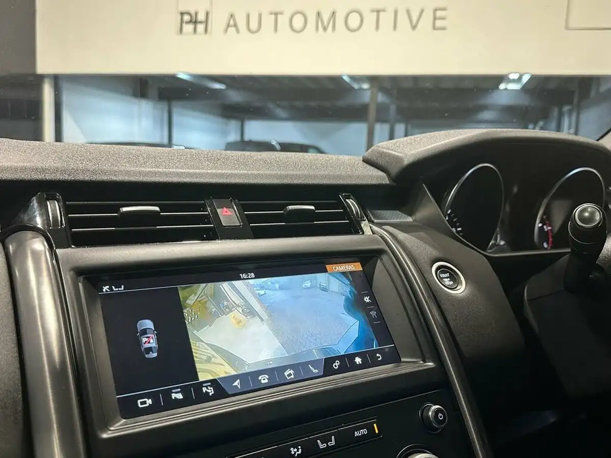 2020-land-rover-discovery-30-sd6-landmark-big-62