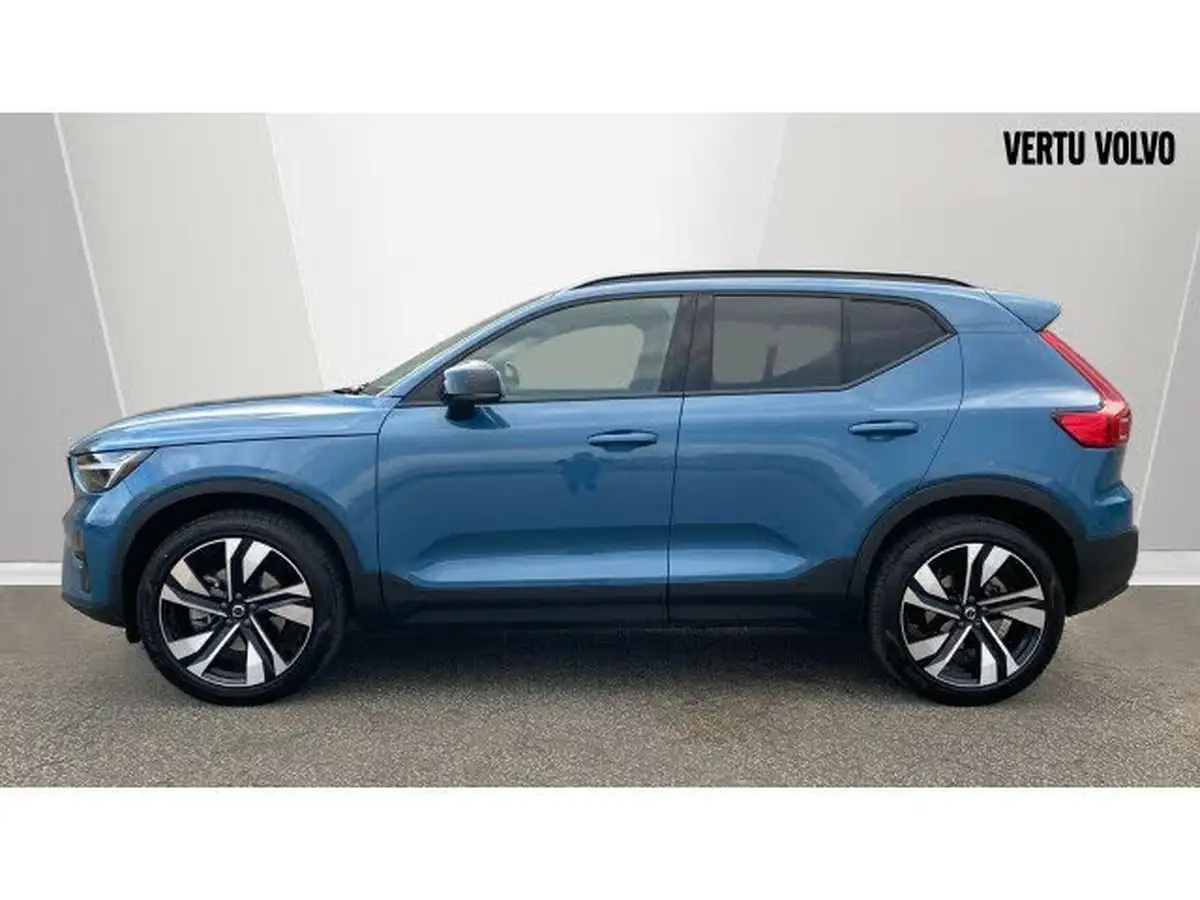 2024-volvo-xc40-20-b4-ultra-bright-big-7