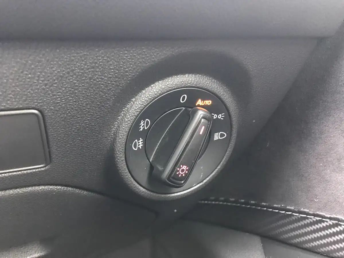 2020-seat-leon-20-tsi-cupra-300-4drive-ss-estate-big-23