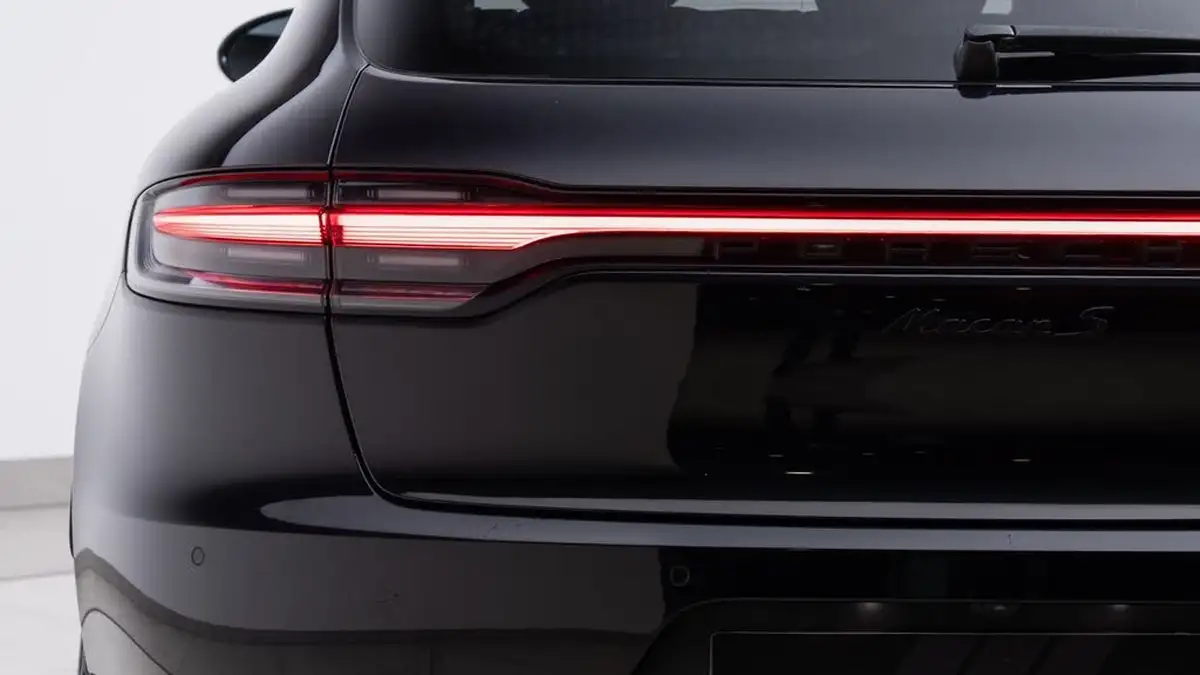 2021-porsche-macan-30-s-big-8