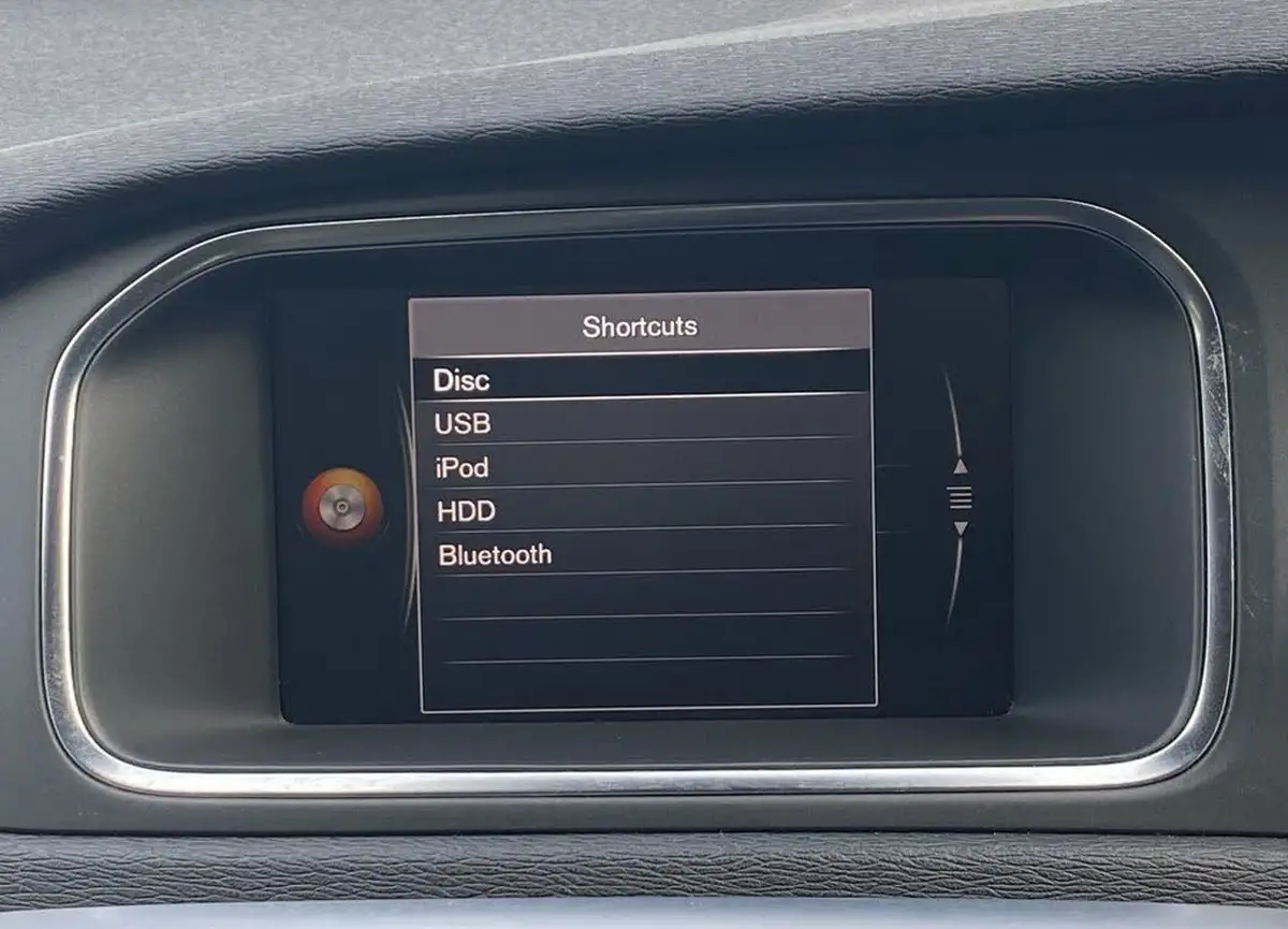 2017-volvo-v40-15-t3-inscription-big-38