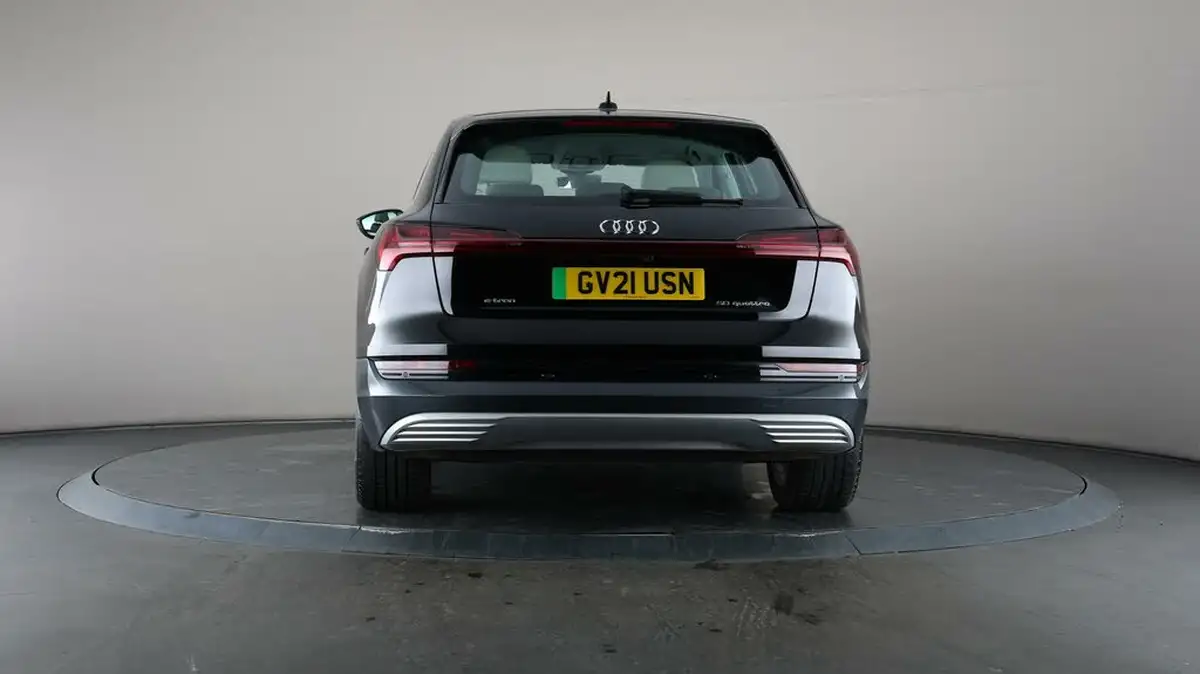 2021-audi-e-tron-50e-technik-station-wagon-big-35