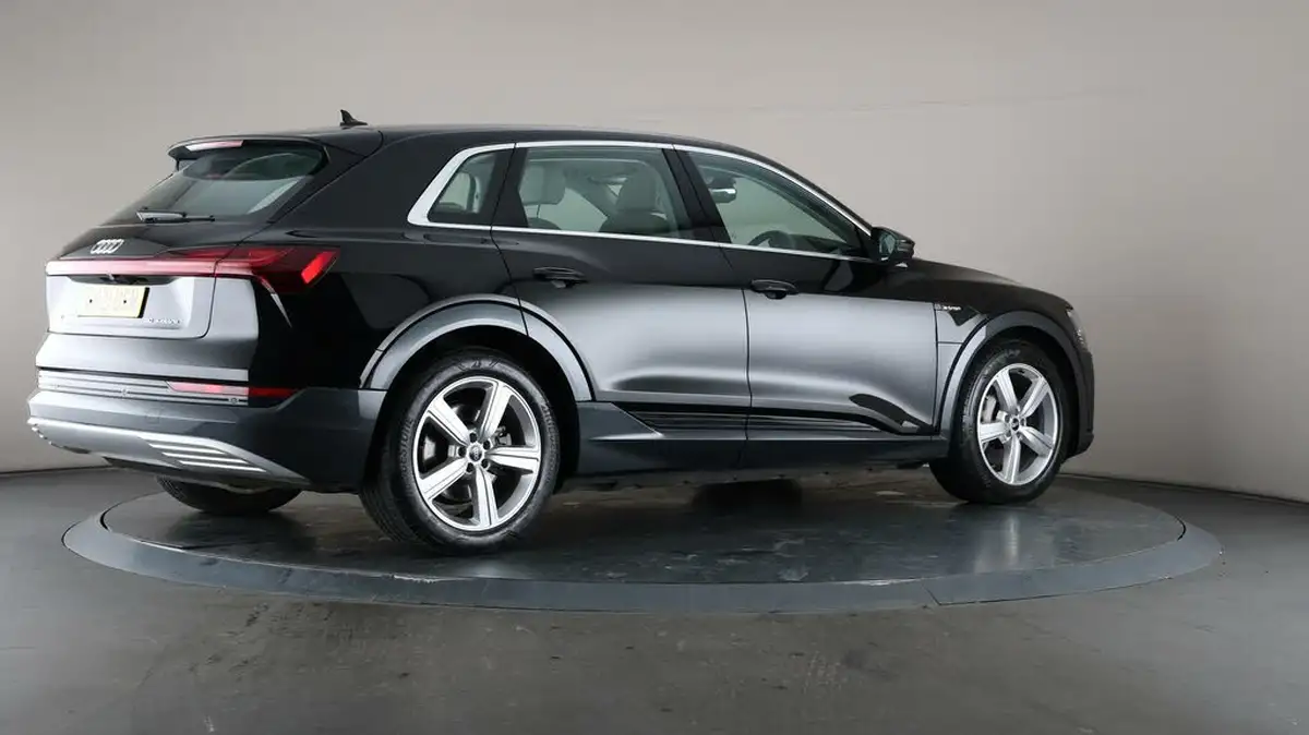 2021-audi-e-tron-50e-technik-station-wagon-big-7