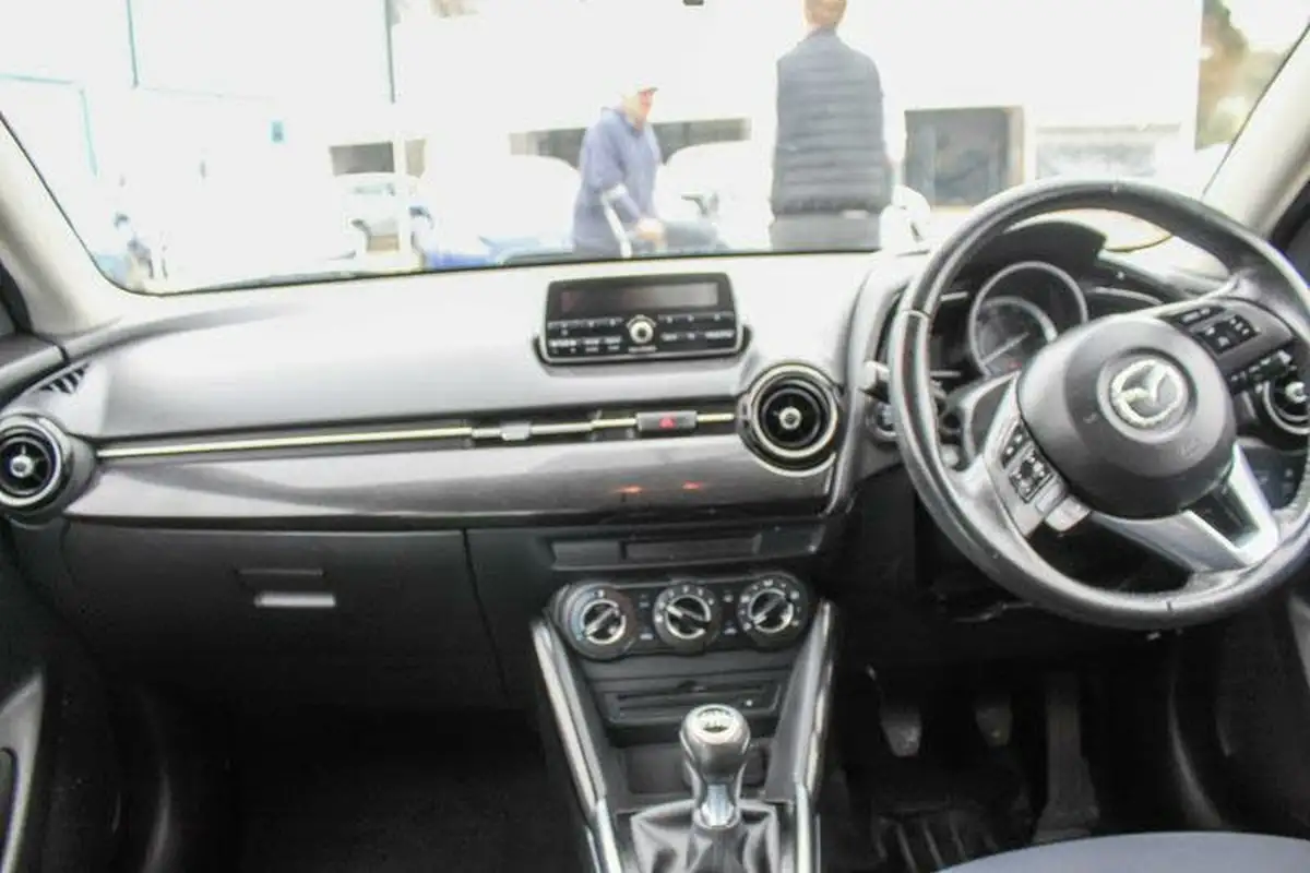 2016-mazda-mazda2-15-se-l-75ps-big-19