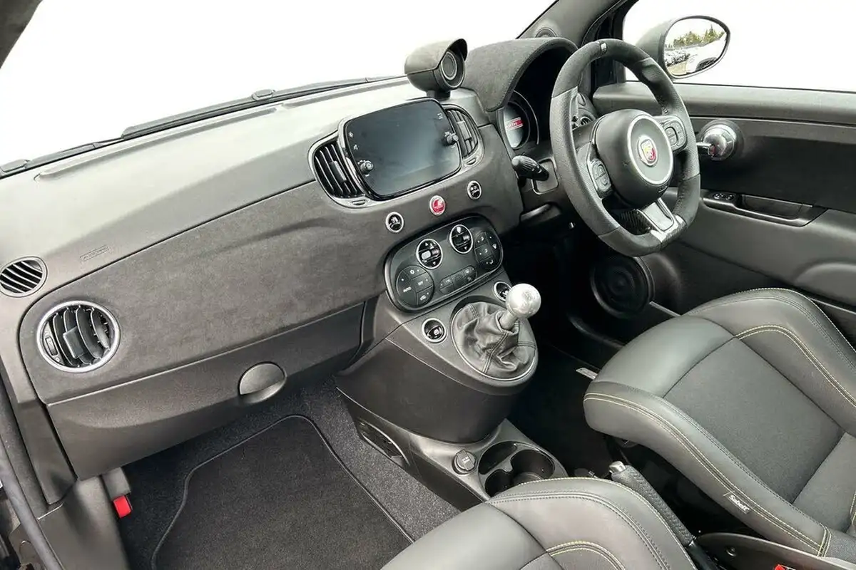 2024-abarth-695-14-tjet-75th-anniversario-big-6