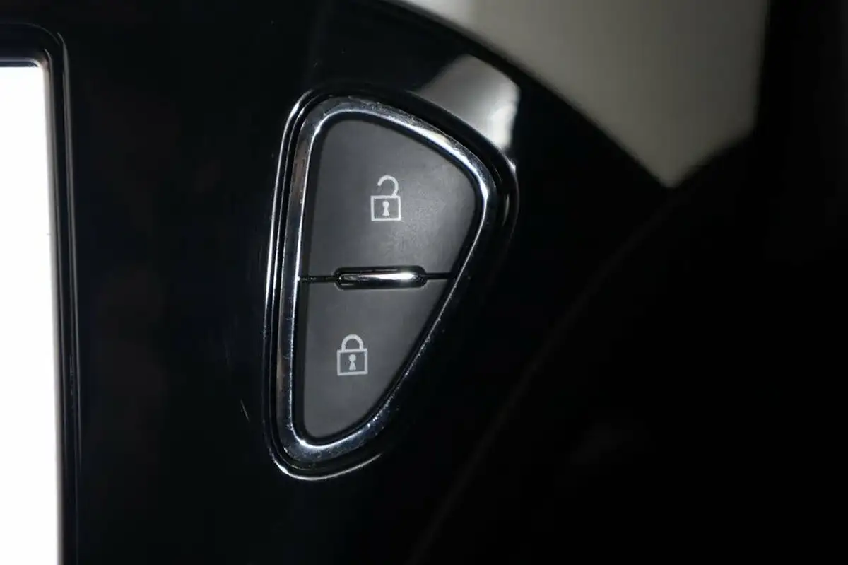 2013-vauxhall-adam-14-jam-87ps-big-22