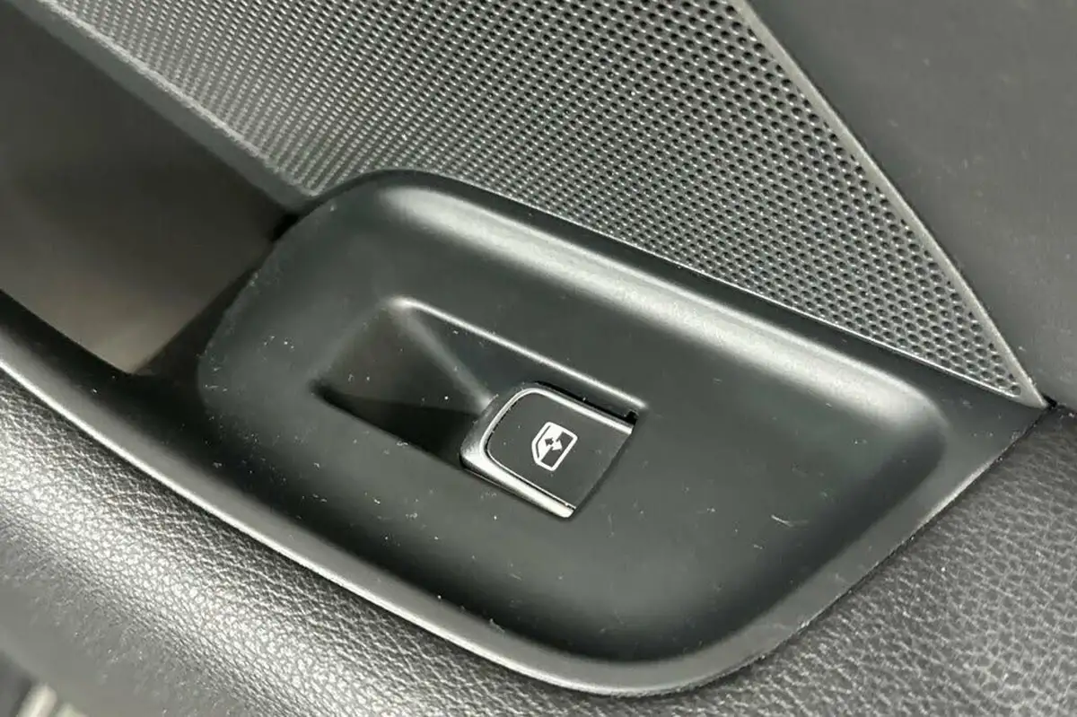 2020-audi-a3-20-35-tdi-s-line-sportback-5d-tronic-big-43