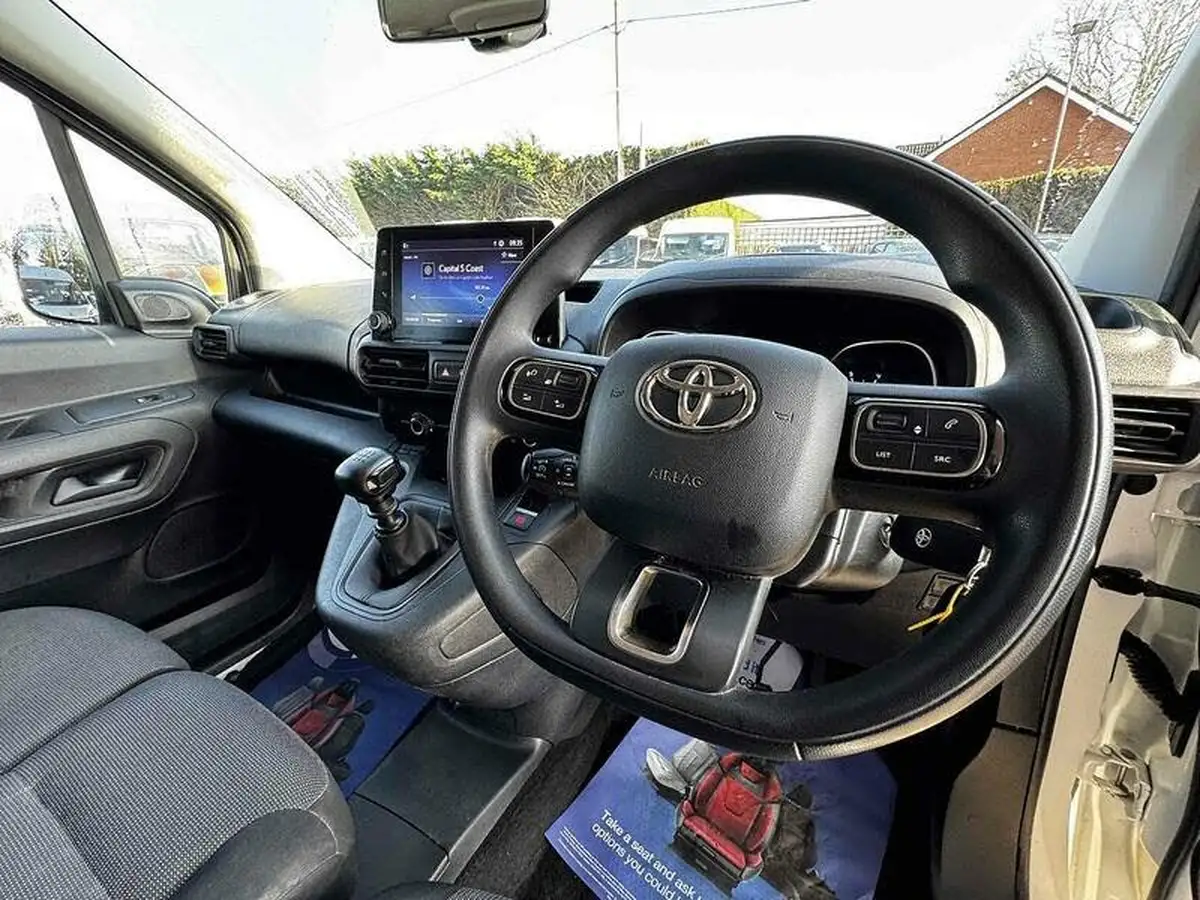 2022-toyota-proace-city-15d-icon-l2-big-43