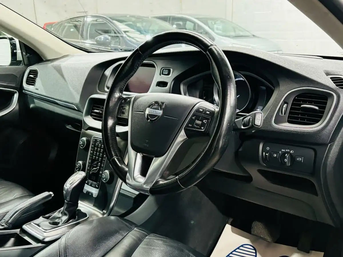 2012-volvo-v40-20td-d3-se-lux-geartronic-big-10