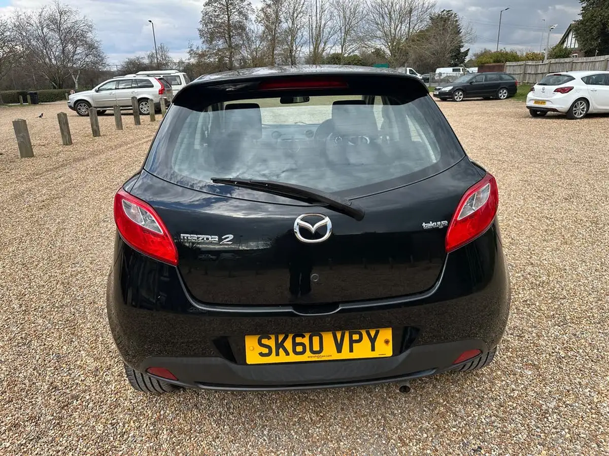 2010-mazda-mazda2-13-takuya-big-5