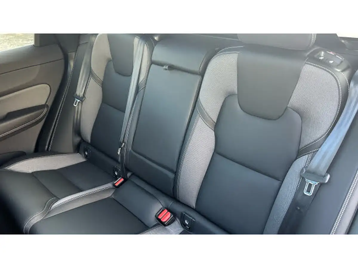 2024-volvo-xc60-20-t6-plus-black-edition-big-32