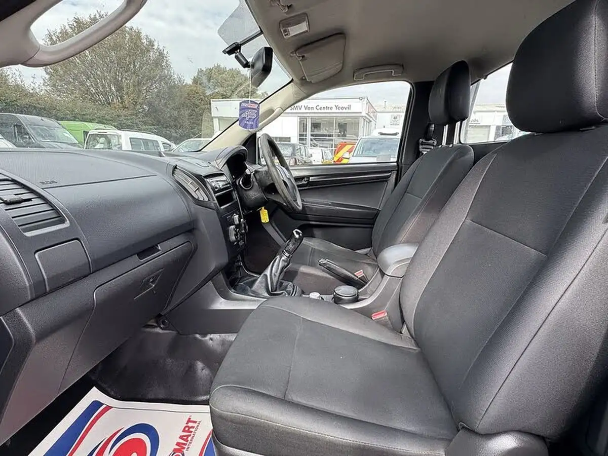 2017-isuzu-d-max-25td-4x4-single-pick-up-big-13