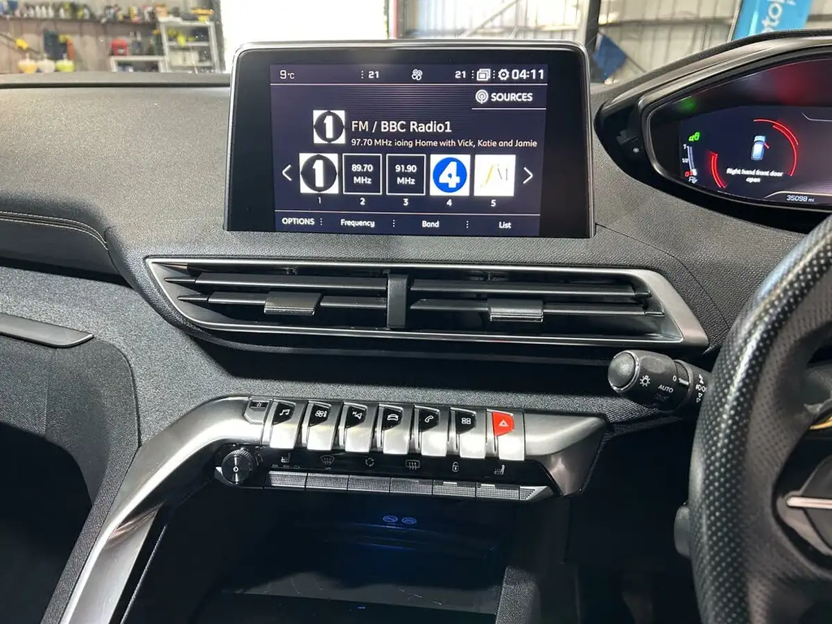 2019-peugeot-3008-suv-12-puretech-gt-line-big-25