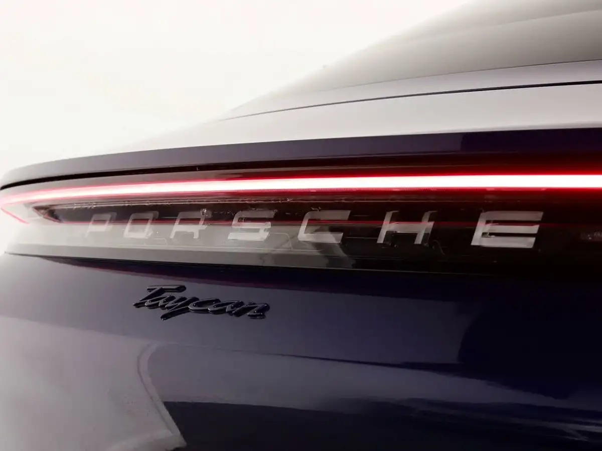2022-porsche-taycan-e-base-476ps-performance-battery-plus-big-17